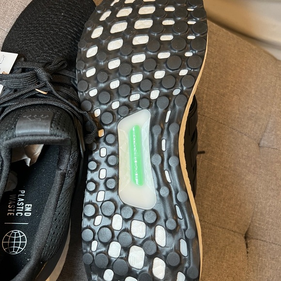 Adidas Ultraboost DNA 1.0 Black White Running Shoe Men's 10 HQ4201 New - Picture 7 of 7